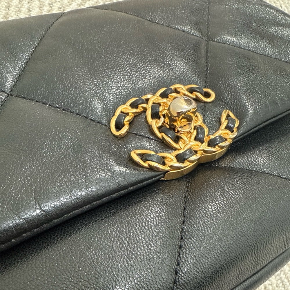 Sold Chanel 19 Black Goatskin Medium Bag - Picture 7 of 15